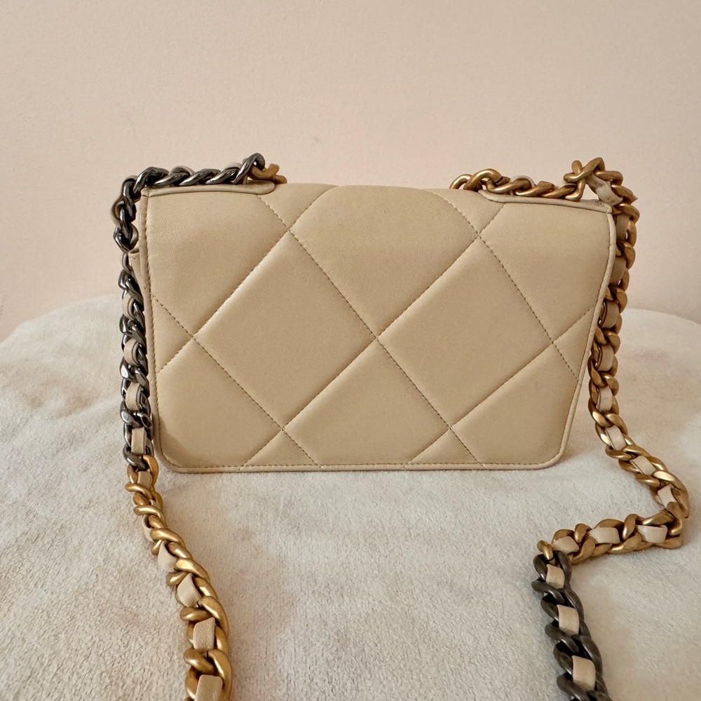Chanel 19 WOC beige - Picture 2 of 9